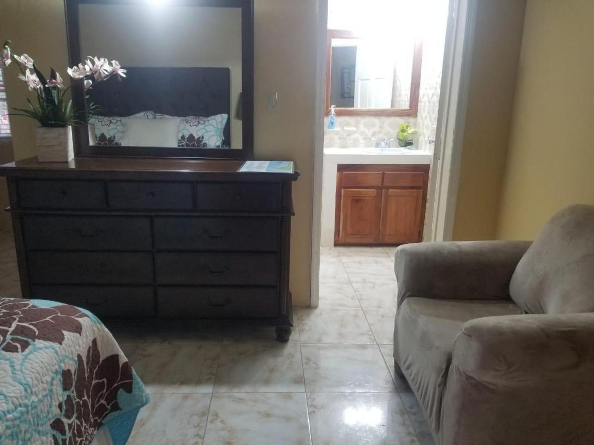 Dela De-Rose Guest House Negril Jamaica מראה חיצוני תמונה