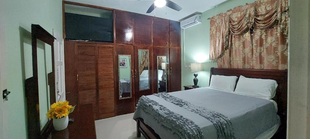 Dela De-Rose Guest House Negril Jamaica מראה חיצוני תמונה