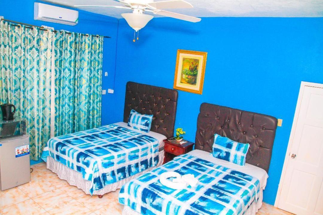 Dela De-Rose Guest House Negril Jamaica מראה חיצוני תמונה