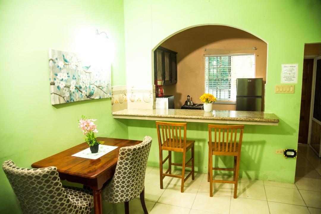 Dela De-Rose Guest House Negril Jamaica מראה חיצוני תמונה