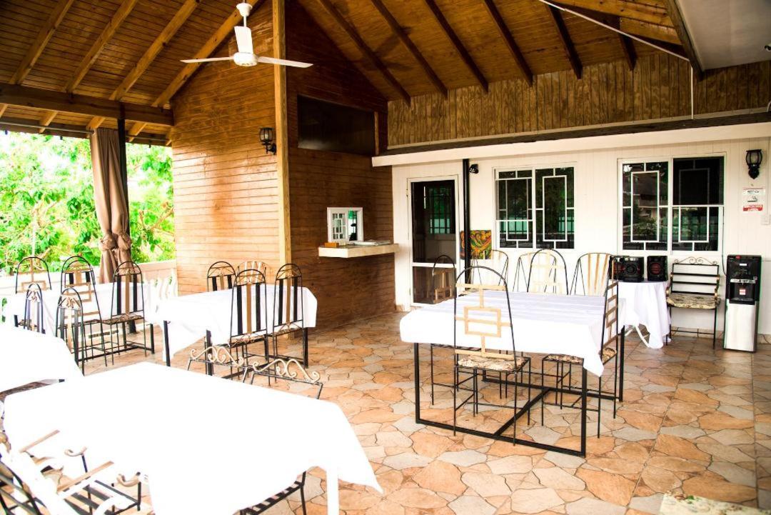 Dela De-Rose Guest House Negril Jamaica מראה חיצוני תמונה
