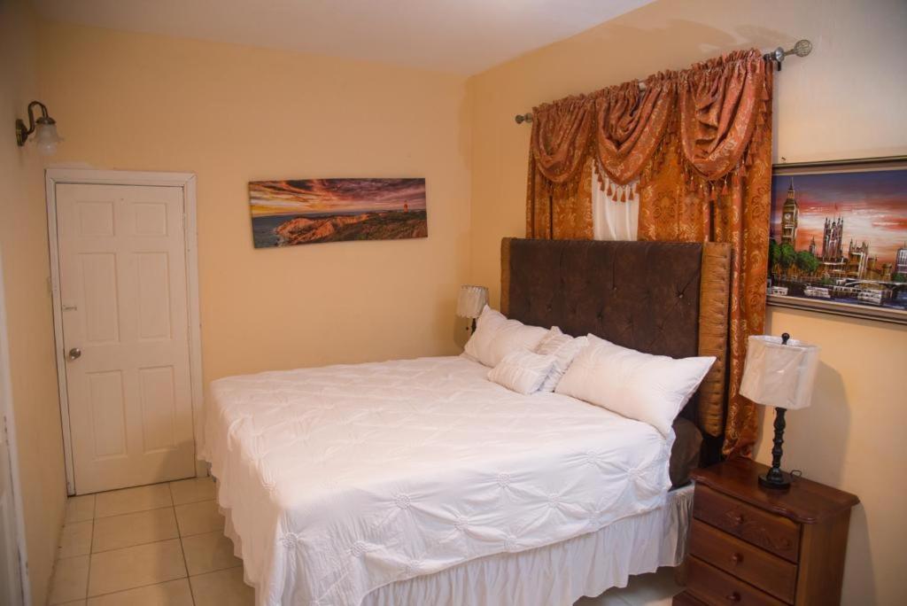 Dela De-Rose Guest House Negril Jamaica מראה חיצוני תמונה