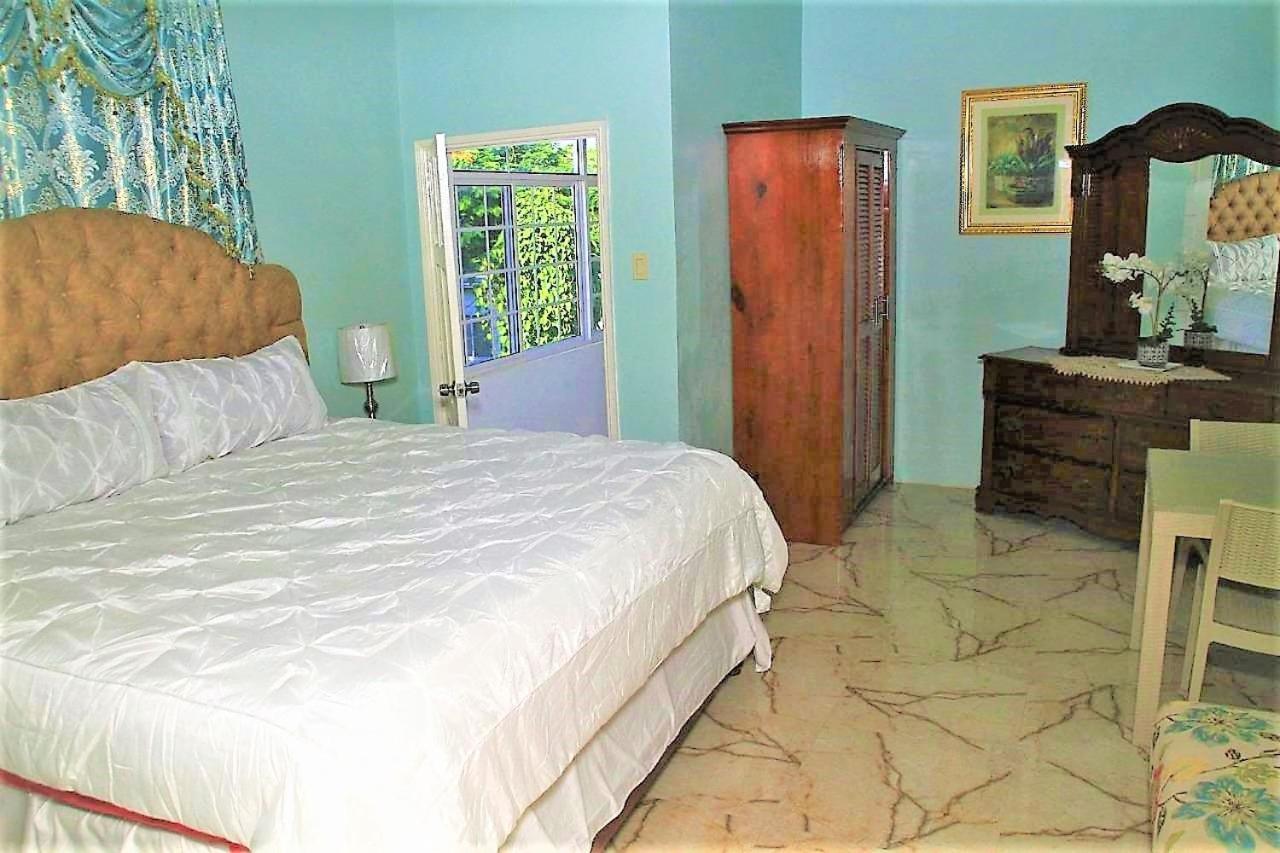 Dela De-Rose Guest House Negril Jamaica מראה חיצוני תמונה