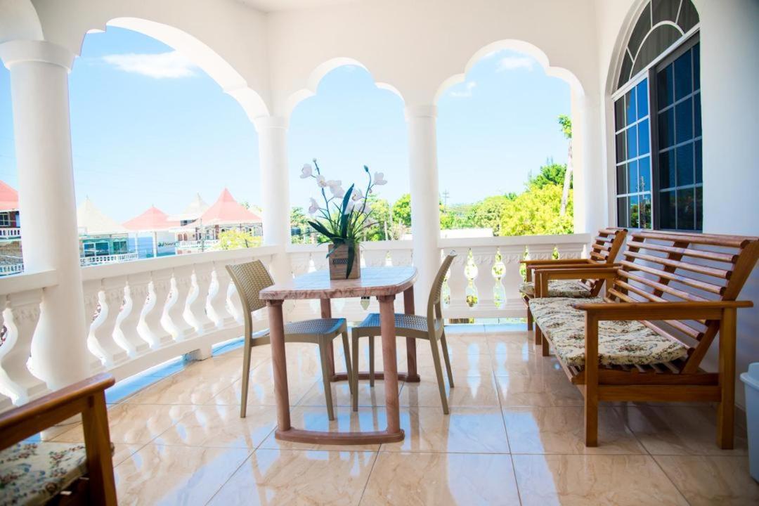 Dela De-Rose Guest House Negril Jamaica מראה חיצוני תמונה