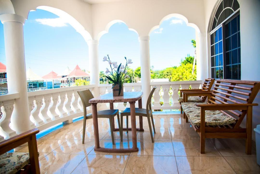 Dela De-Rose Guest House Negril Jamaica מראה חיצוני תמונה