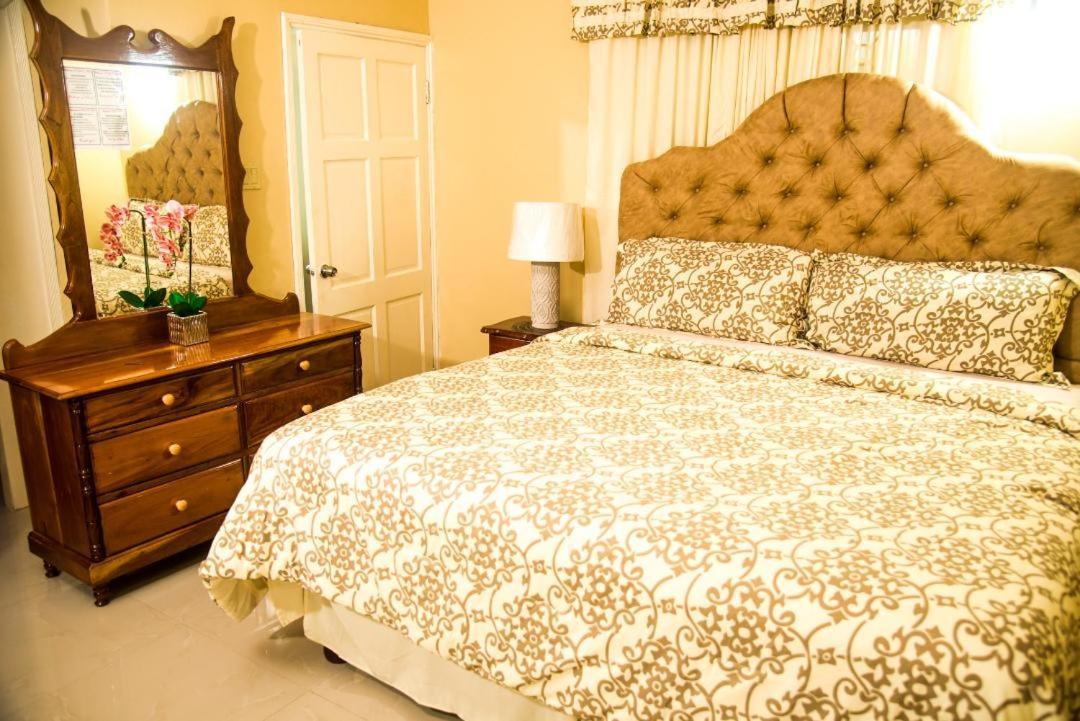 Dela De-Rose Guest House Negril Jamaica מראה חיצוני תמונה
