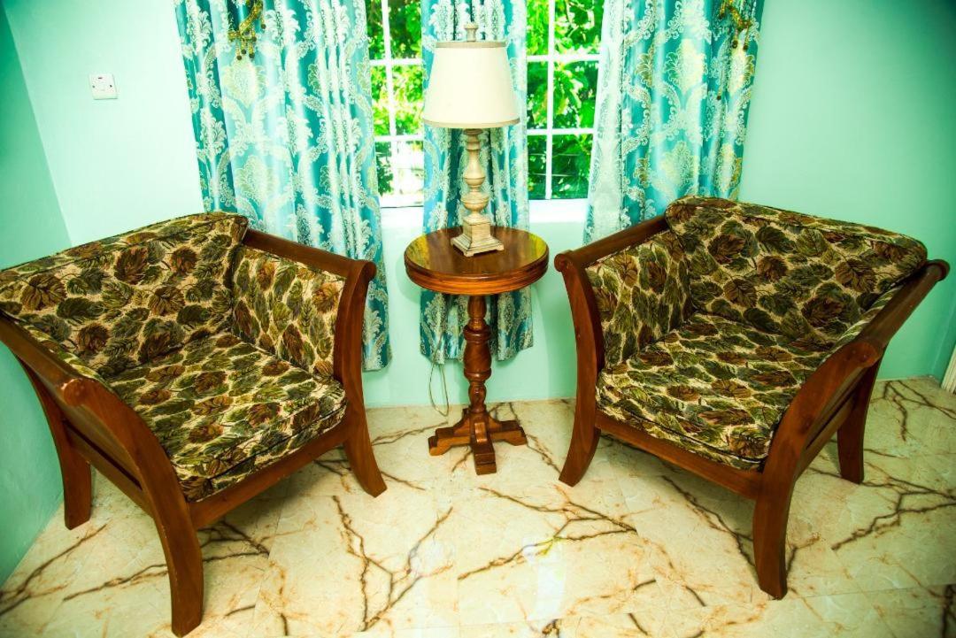 Dela De-Rose Guest House Negril Jamaica מראה חיצוני תמונה