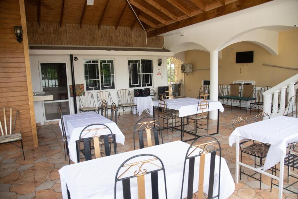 Dela De-Rose Guest House Negril Jamaica מראה חיצוני תמונה