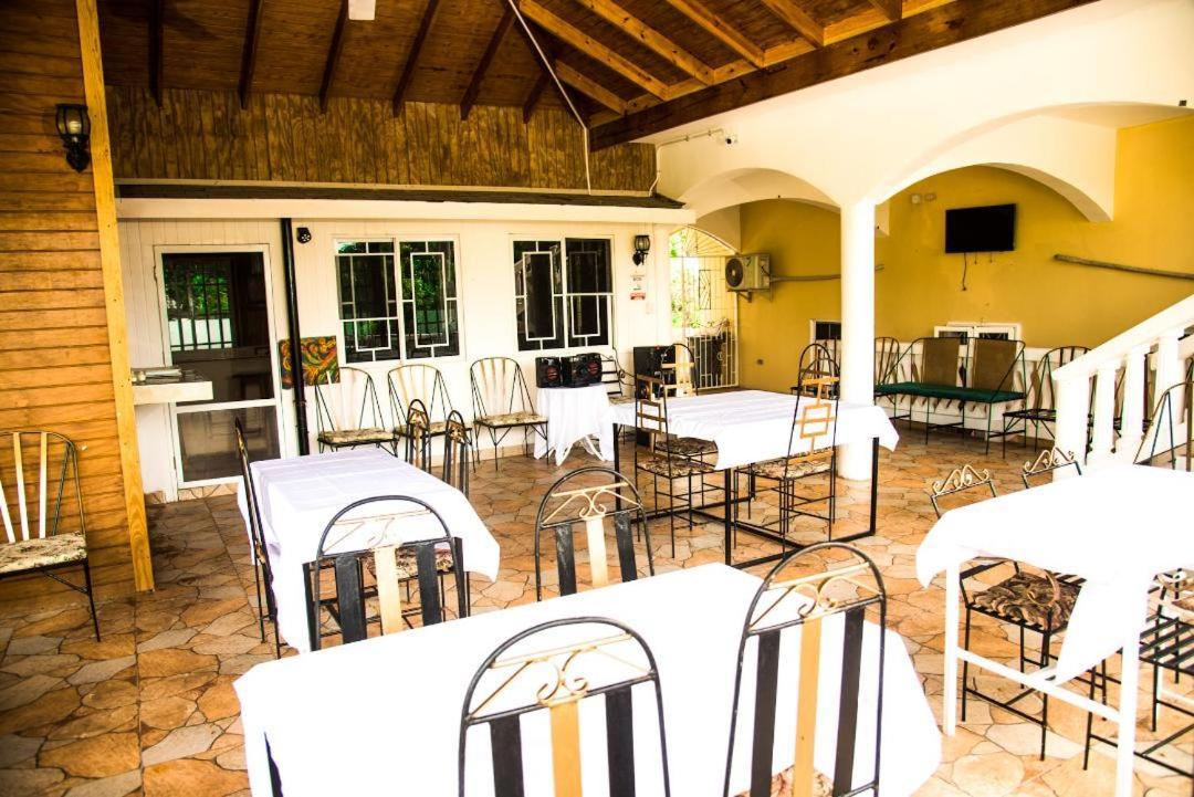 Dela De-Rose Guest House Negril Jamaica מראה חיצוני תמונה
